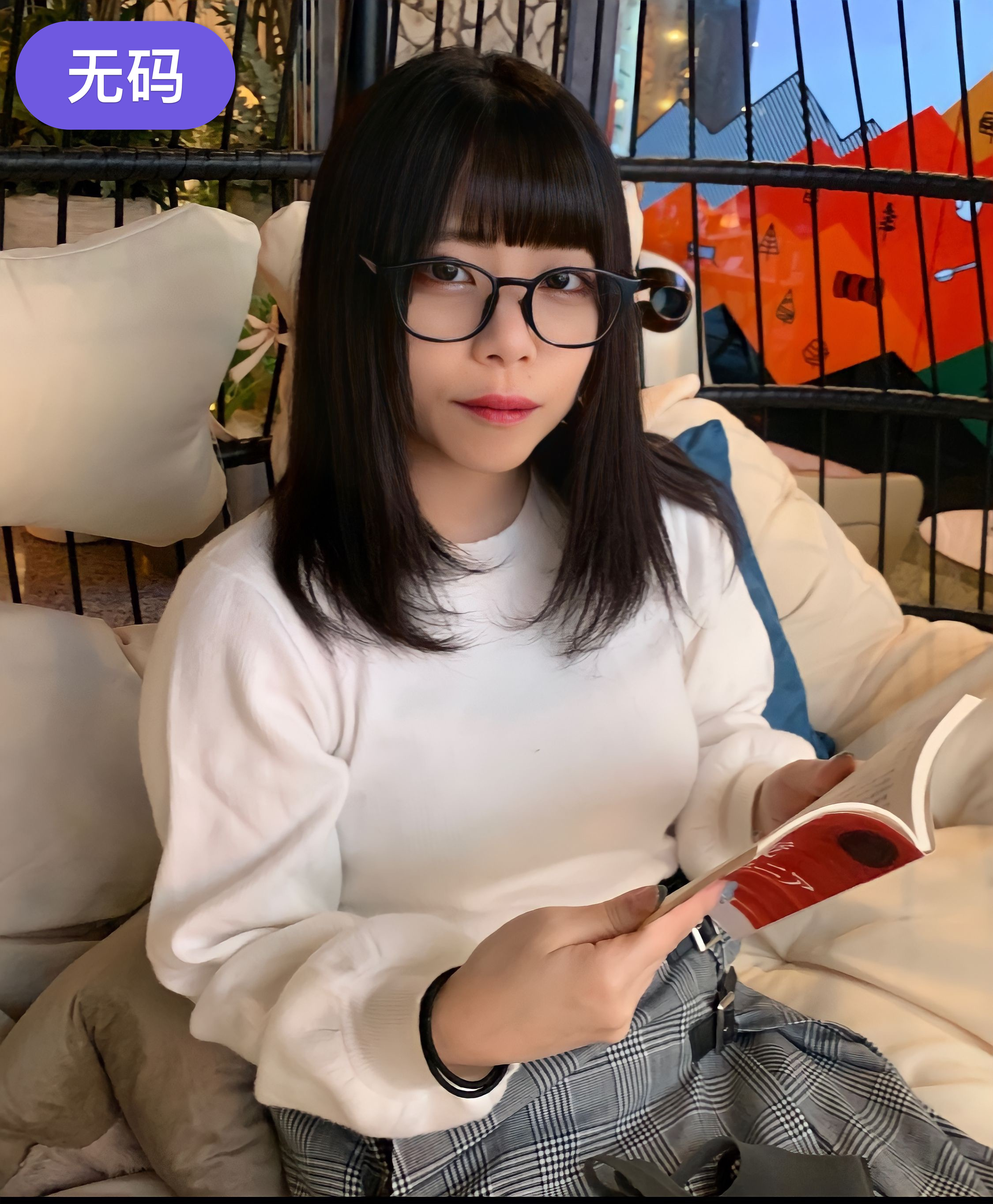 FC2-3189068 Cô gái đeo kính ngực to Tsubasa kem
